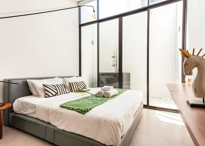 Miq_5br/silom Bts,mrt/wifi 1000mb/jacuzzi/16pax *